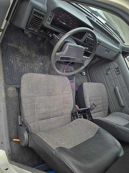 Mazda B2000 1989 photo 5