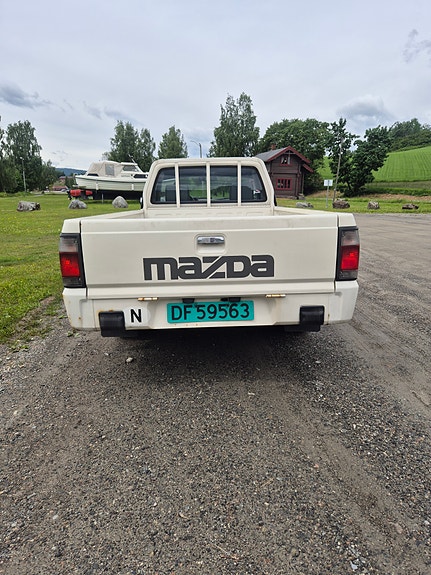 Mazda B2000 1989 photo 4