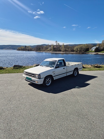 Mazda B2000 1989 photo 2