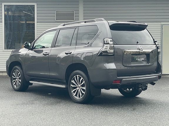 Toyota Land Cruiser 4 of 5