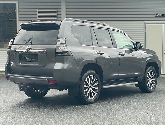 Toyota Land Cruiser 3 of 5