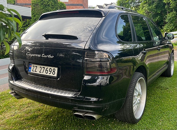 Porsche Cayenne 3 of 16