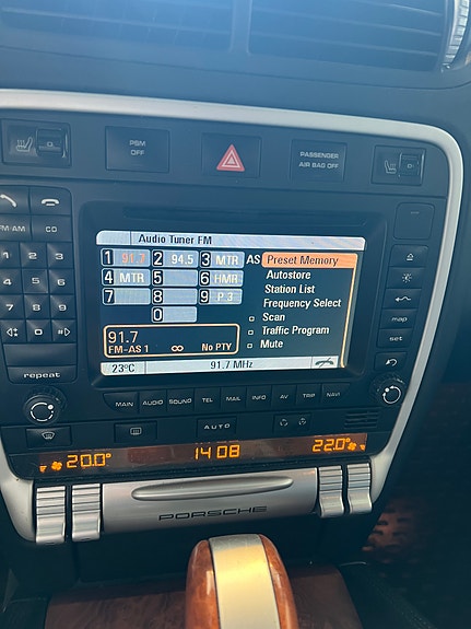 Porsche Cayenne 9 of 16