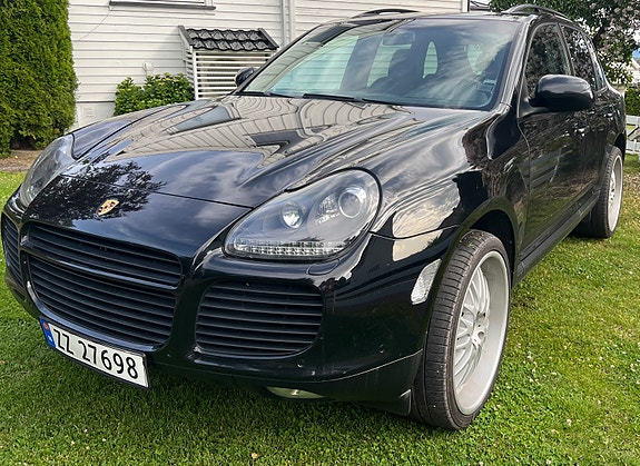 Porsche Cayenne 2 of 16
