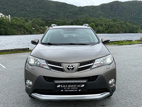 Toyota RAV4 2 of 5