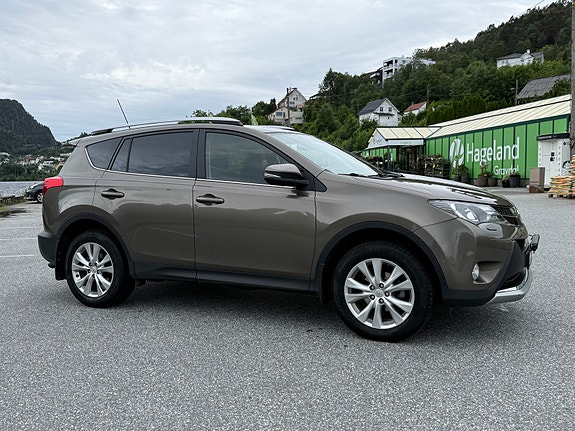 Toyota RAV4 3 of 5
