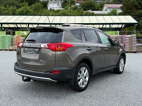 Toyota RAV4 4 of 5