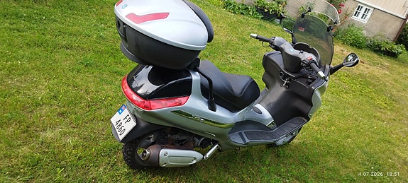 Piaggio X8 200 2 of 5
