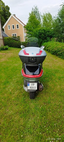 Piaggio X8 200 4 of 5