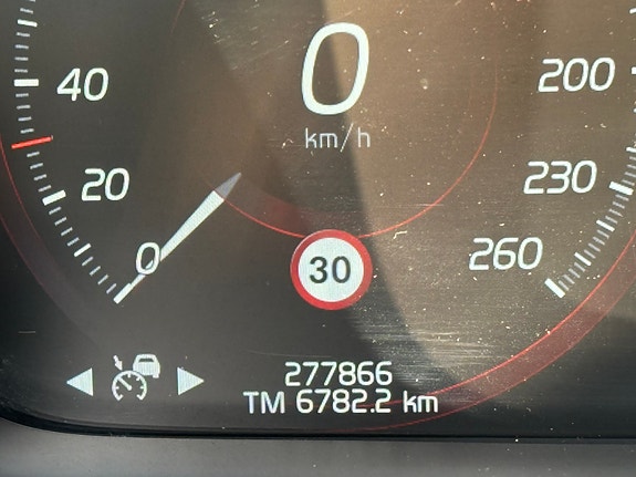 Volvo S90 10 of 25