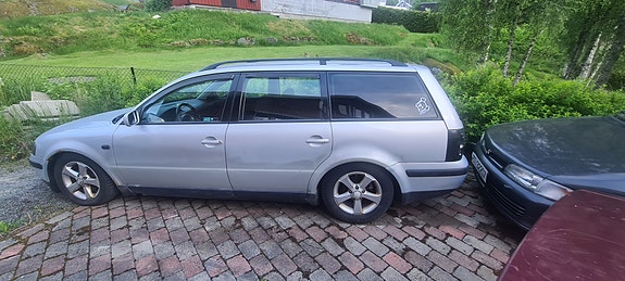 Volkswagen Passat 3 of 5