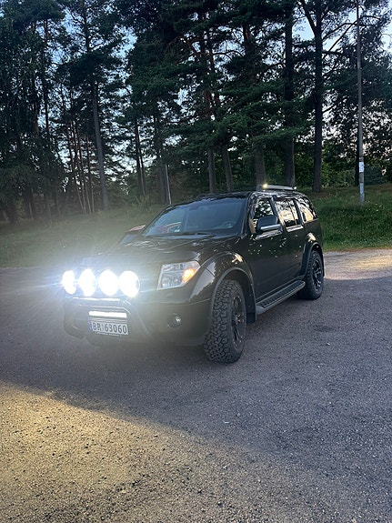 Nissan Pathfinder 5 of 5