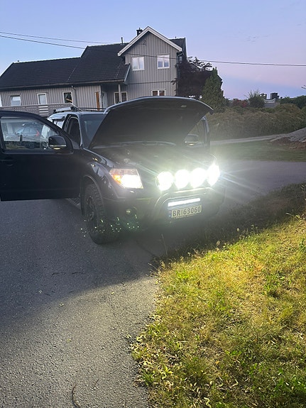 Nissan Pathfinder 3 of 5