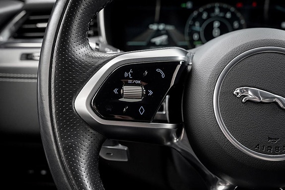 Jaguar F-PACE 17 of 30