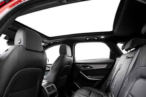 Jaguar F-PACE 10 of 30