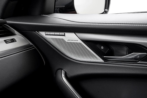 Jaguar F-PACE 14 of 30