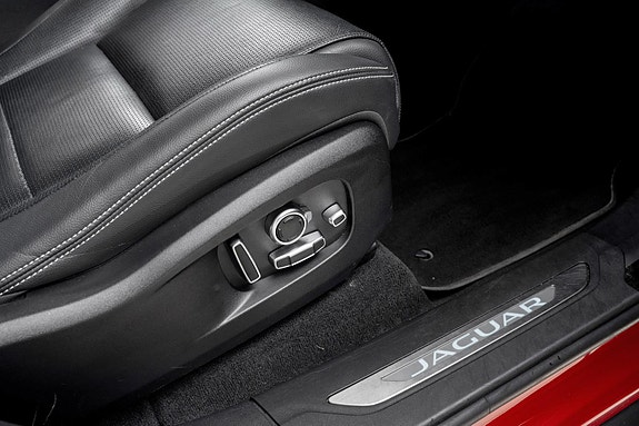 Jaguar F-PACE 15 of 30