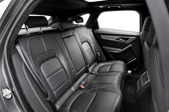 Jaguar F-PACE 11 of 30