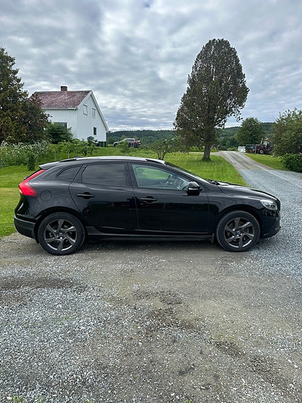 Volvo V40 Cross Country 7 of 18