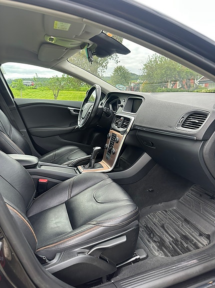 Volvo V40 Cross Country 13 of 18