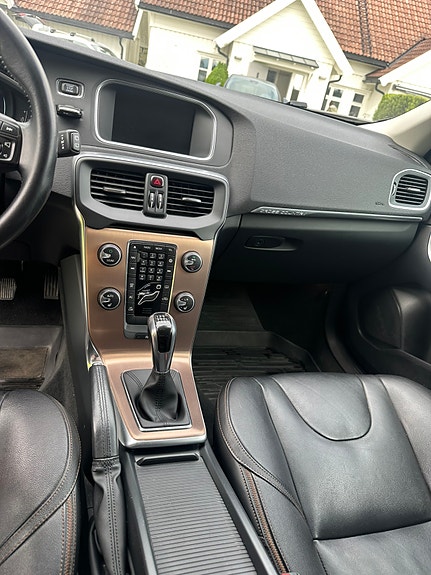Volvo V40 Cross Country 12 of 18