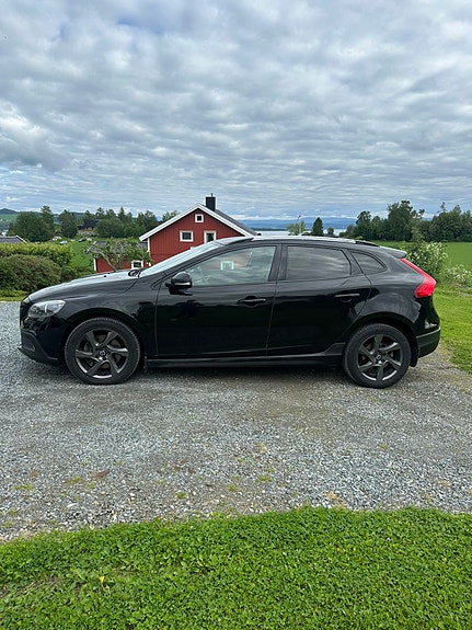 Volvo V40 Cross Country 3 of 5