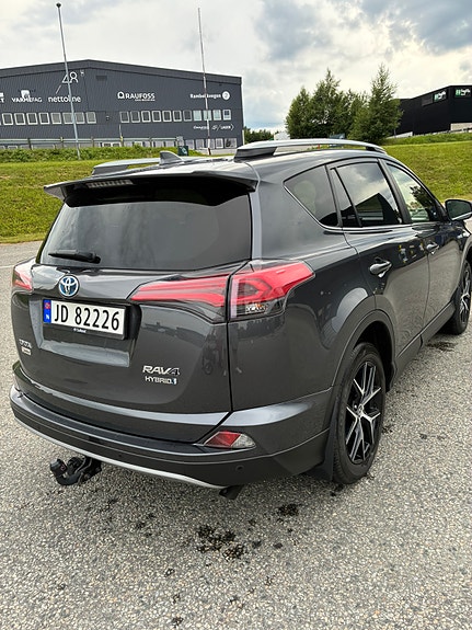 Toyota RAV4 5 of 5