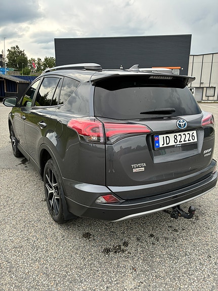 Toyota RAV4 4 of 5