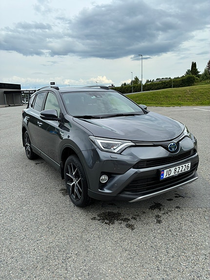 Toyota RAV4 2 of 5