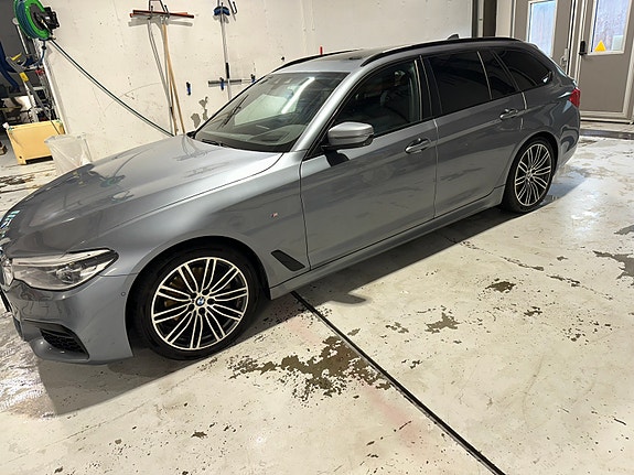 BMW 520d 2 of 5