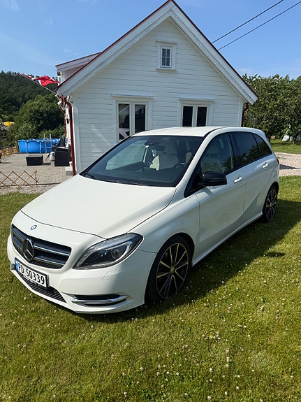 Mercedes-Benz B180 4 of 5
