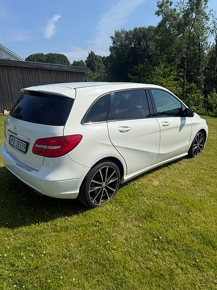 Mercedes-Benz B180 5 of 5