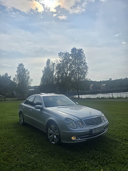 Mercedes-Benz E220 5 of 5
