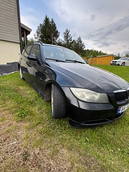 BMW 320d 4 of 5