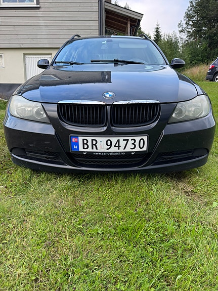 BMW 320d 3 of 5