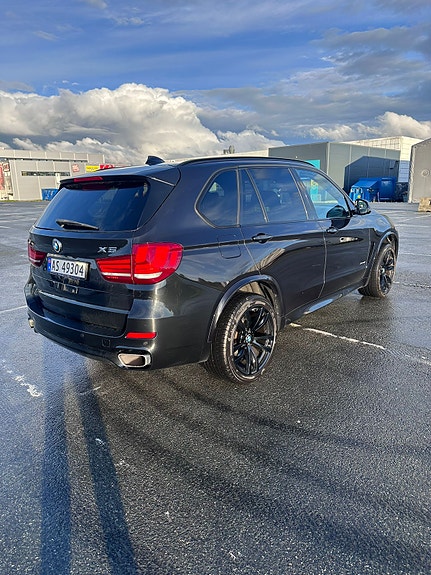 BMW X5 3 of 5