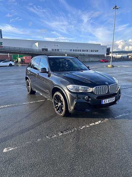BMW X5 2 of 5