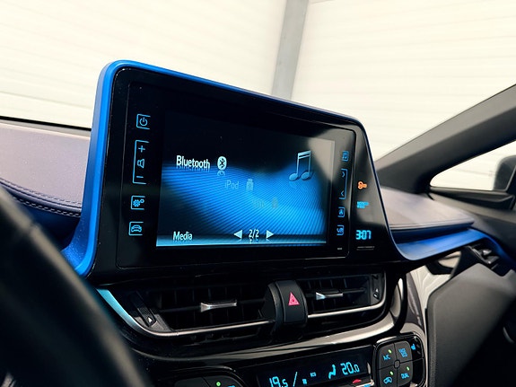 Toyota C-HR 28 of 30