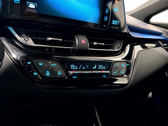 Toyota C-HR 25 of 30