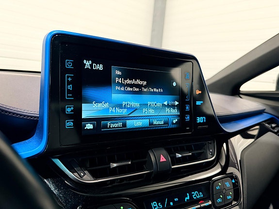Toyota C-HR 27 of 30