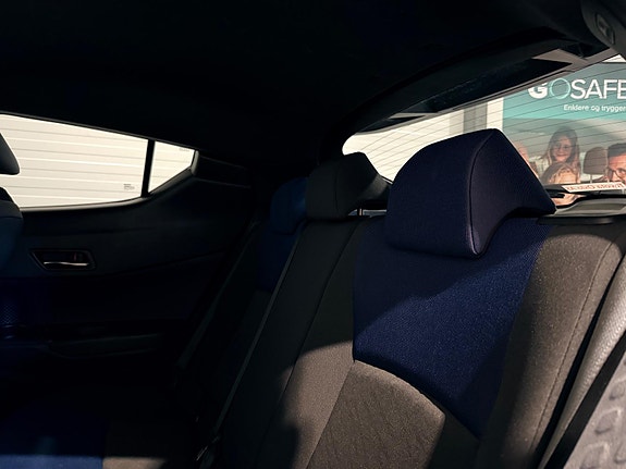 Toyota C-HR 14 of 30