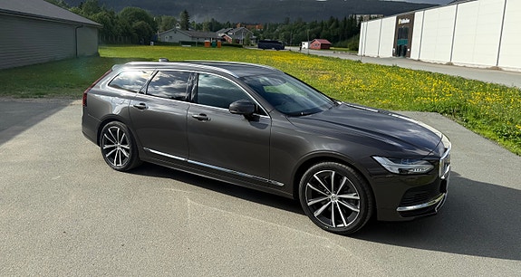 Volvo V90 2 of 16