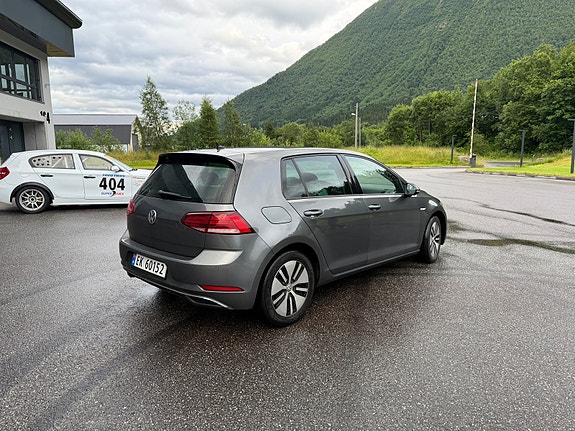 Volkswagen e-Golf VII 3 of 5