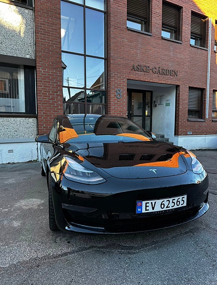 Tesla Model 3 2 of 5