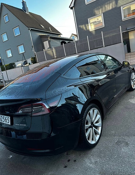 Tesla Model 3 3 of 5