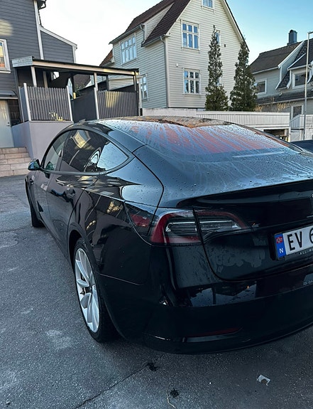 Tesla Model 3 4 of 5