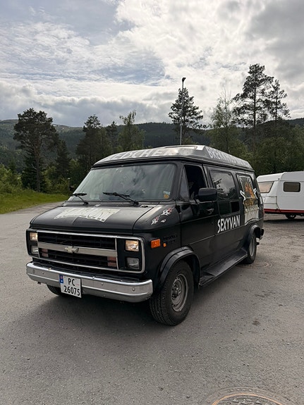 Chevrolet Van 3 of 5