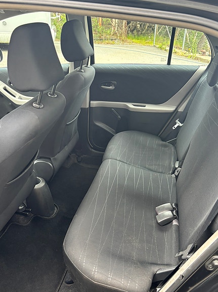 Toyota Yaris 3 of 5