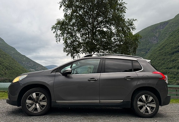 Peugeot 2008 2 of 9