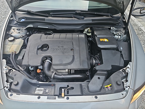 Volvo V50 2 of 5